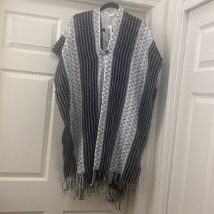 Black/White shawl One Size Fits Most